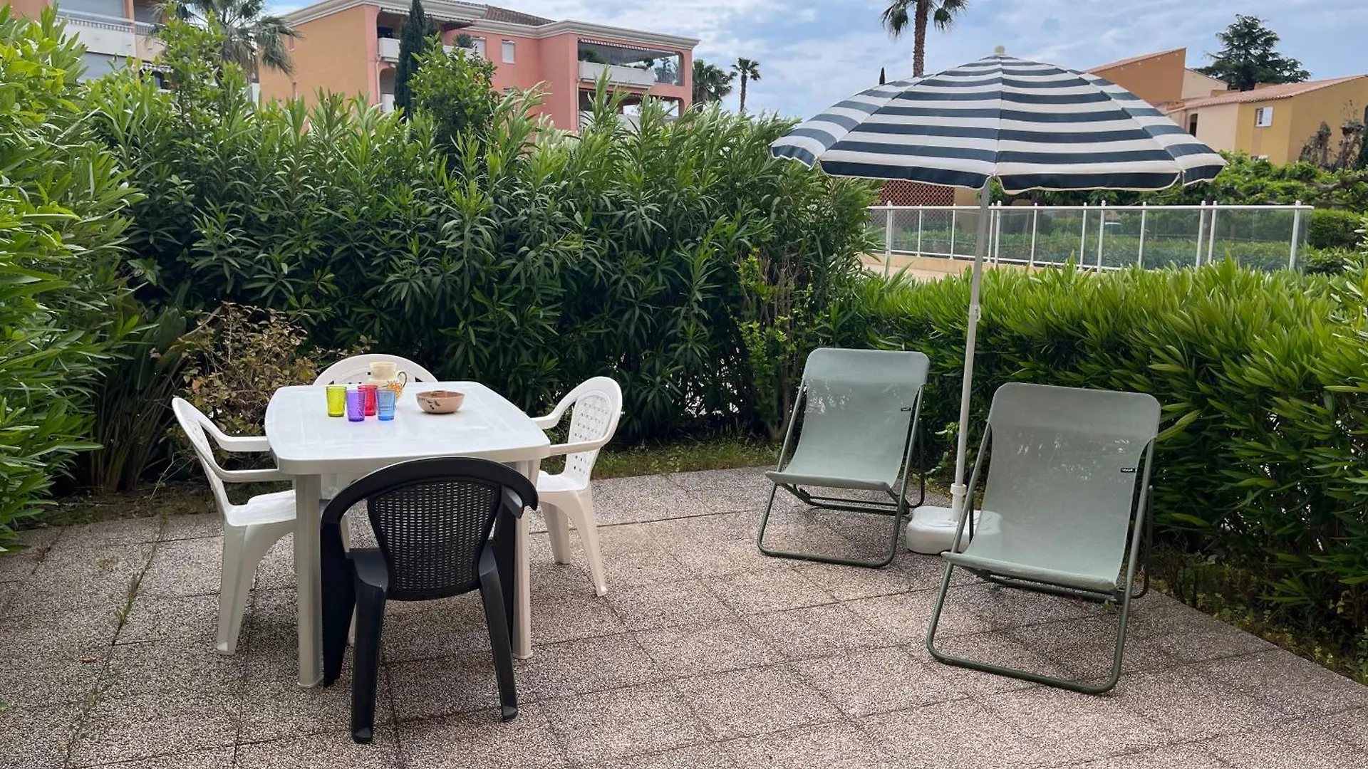 T2 En Rez De Jardin Avec Piscine Apartment Le Lavandou