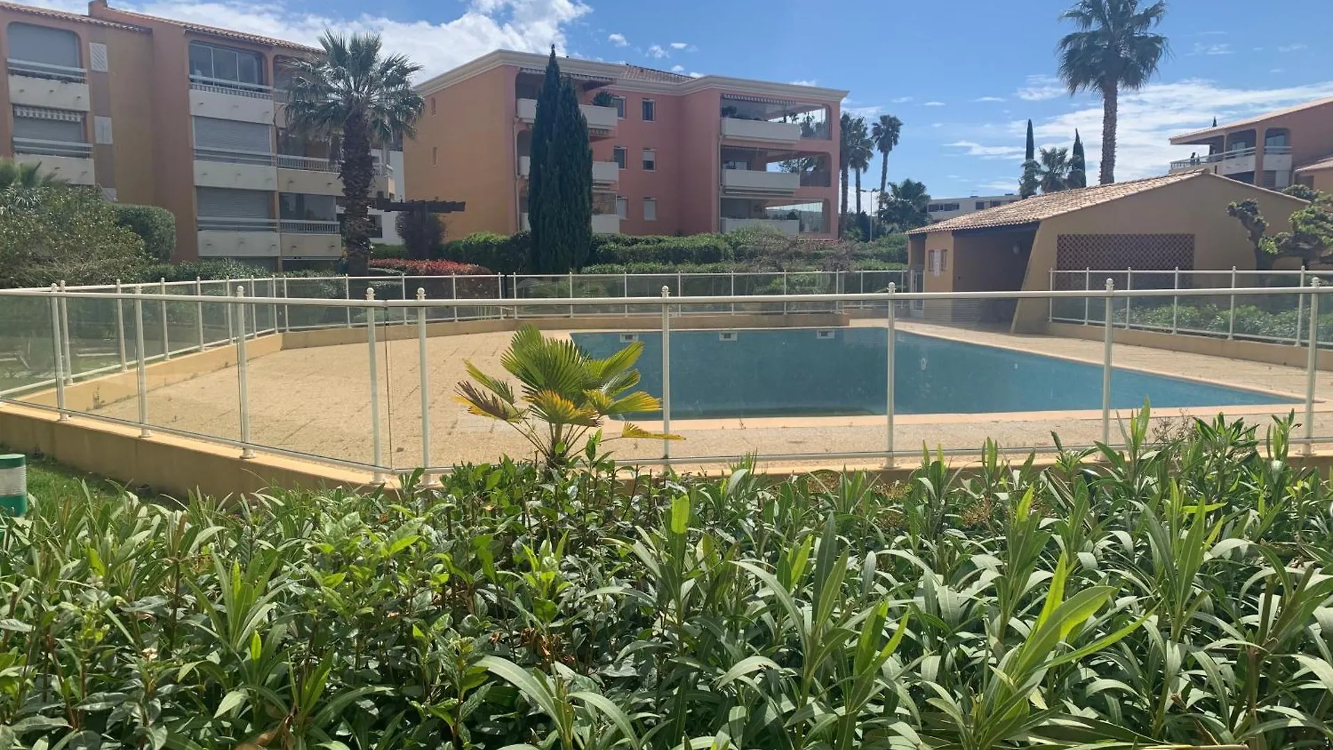 Apartament T2 En Rez De Jardin Avec Piscine Le Lavandou